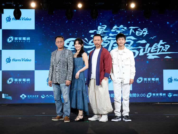 《星空下的黑潮島嶼》鄉民組，游安順（左起）、睦媄、徐灝翔、楊易儒。客台提供