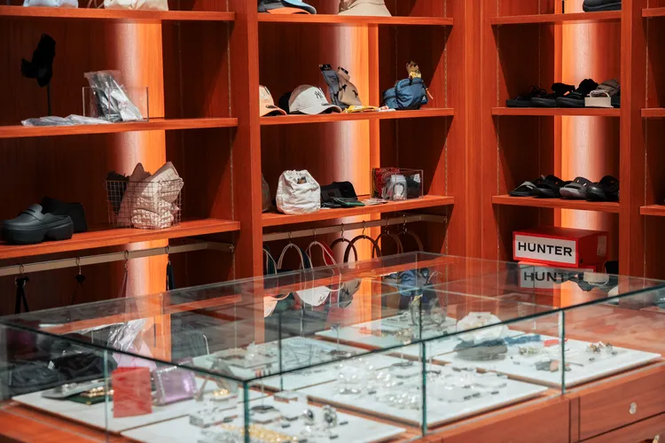 一系列飾品、配件通通沒有缺少。品牌提供