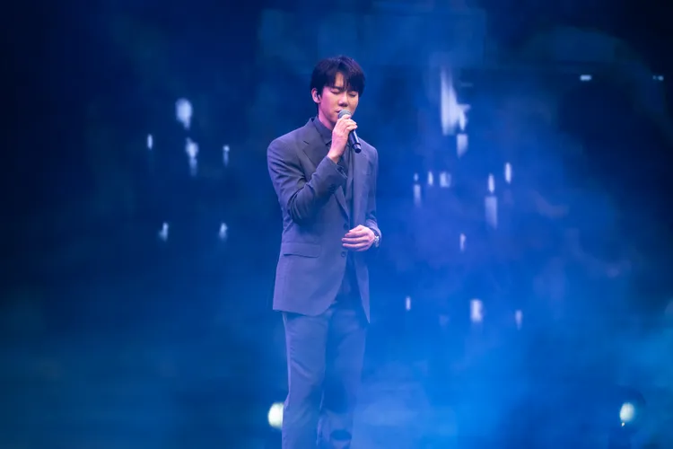 柳演錫深情獻唱《現在撥打的電話》原聲帶歌曲。瑞田文創提供