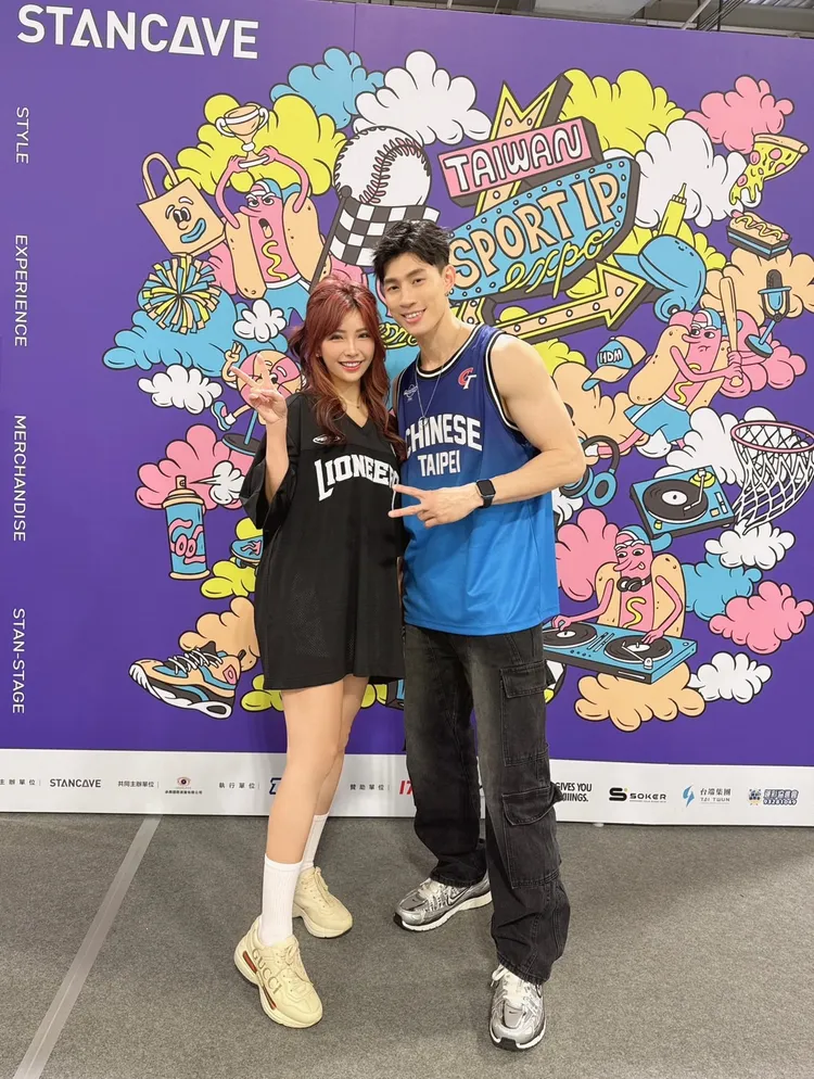 與熠凱是螢幕CP的演員妍甄Kami（右），不忘祝福他早日脫單。熠凱提供