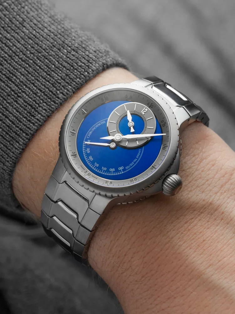 PULSE One Blue腕錶，41mm，五級鈦金屬錶殼，CVD鍍膜藍色錶盤，一體式五級鈦金屬鍊帶，瑞寶自製自動上鍊機芯C. 6001，動力儲存55小時，防水深度100米，限量100只，48萬5000元。品牌提供