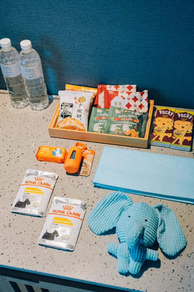 寵物友善房型提供法國皇家主食濕糧，讓愛寵家庭在享星級住宿體驗的同時，也能享有兼具健康與營養的餐食。業者提供