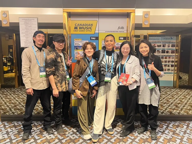 戴曉君與駐蒙特婁台北經濟文化辦事處的同仁合照。風潮音樂提供