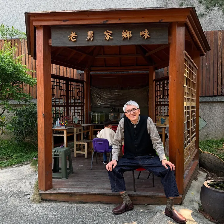 松重豐與李安愛店合影。翻攝松重豐IG