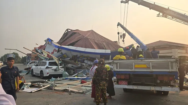 緬甸首都奈比多的救援行動。美聯社