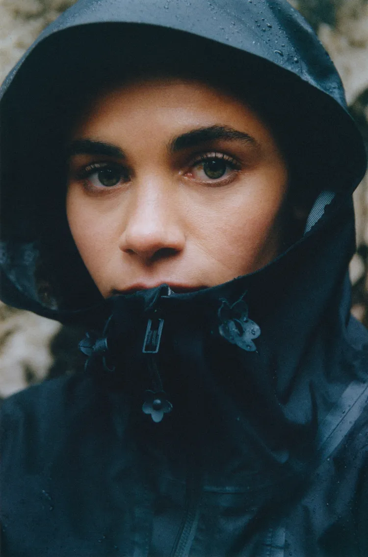 CECILIE BAHNSEN將招牌花朵元素注入The North Face單品。品牌提供