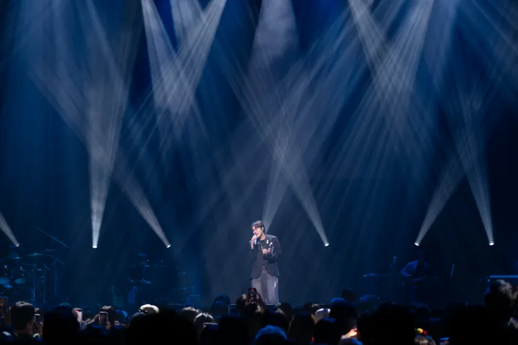 李茂珍提到昨天去吃涮涮鍋，店員對他唱越南迷因的趣事。網銀國際影視提供