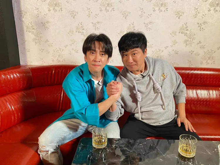 陳漢典（左）的模仿秀，讓胡瓜笑翻肚皮。《下面一位》提供