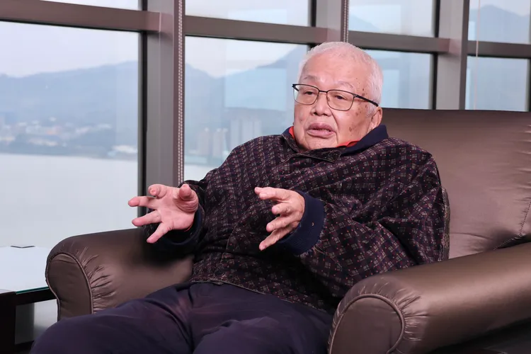 劉泰英已高齡90歲仍精神矍鑠談論國內外財經大事。莊宗達攝