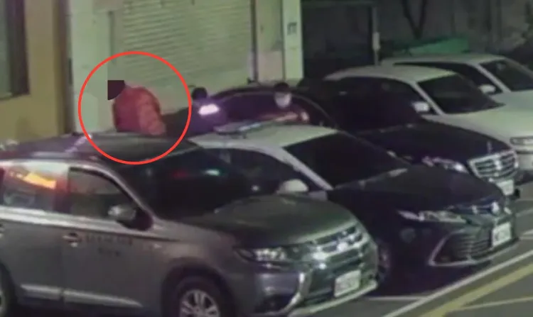 游男被帶回派出所，供稱是被害人愛亂講話，嘴巴不乾淨，他才會生氣動手。翻攝畫面