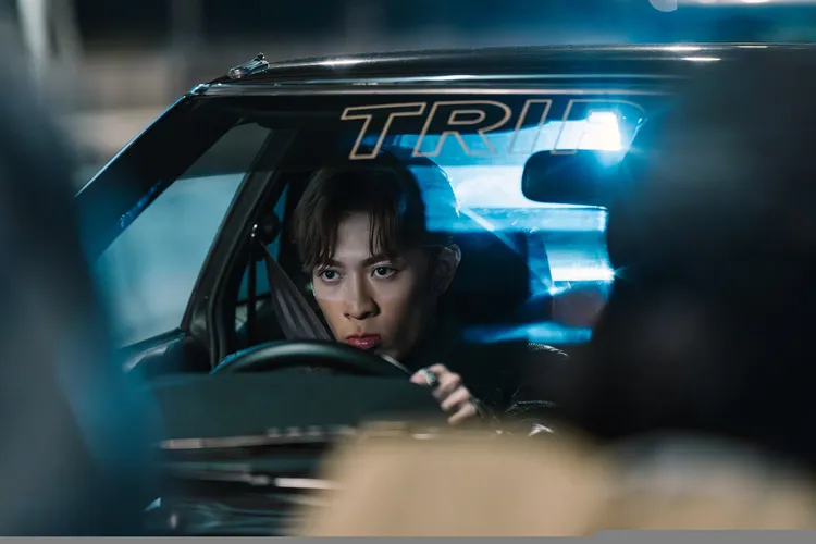 Tyson Yoshi親自上陣拍飛車戲碼。想不到音樂工作室提供