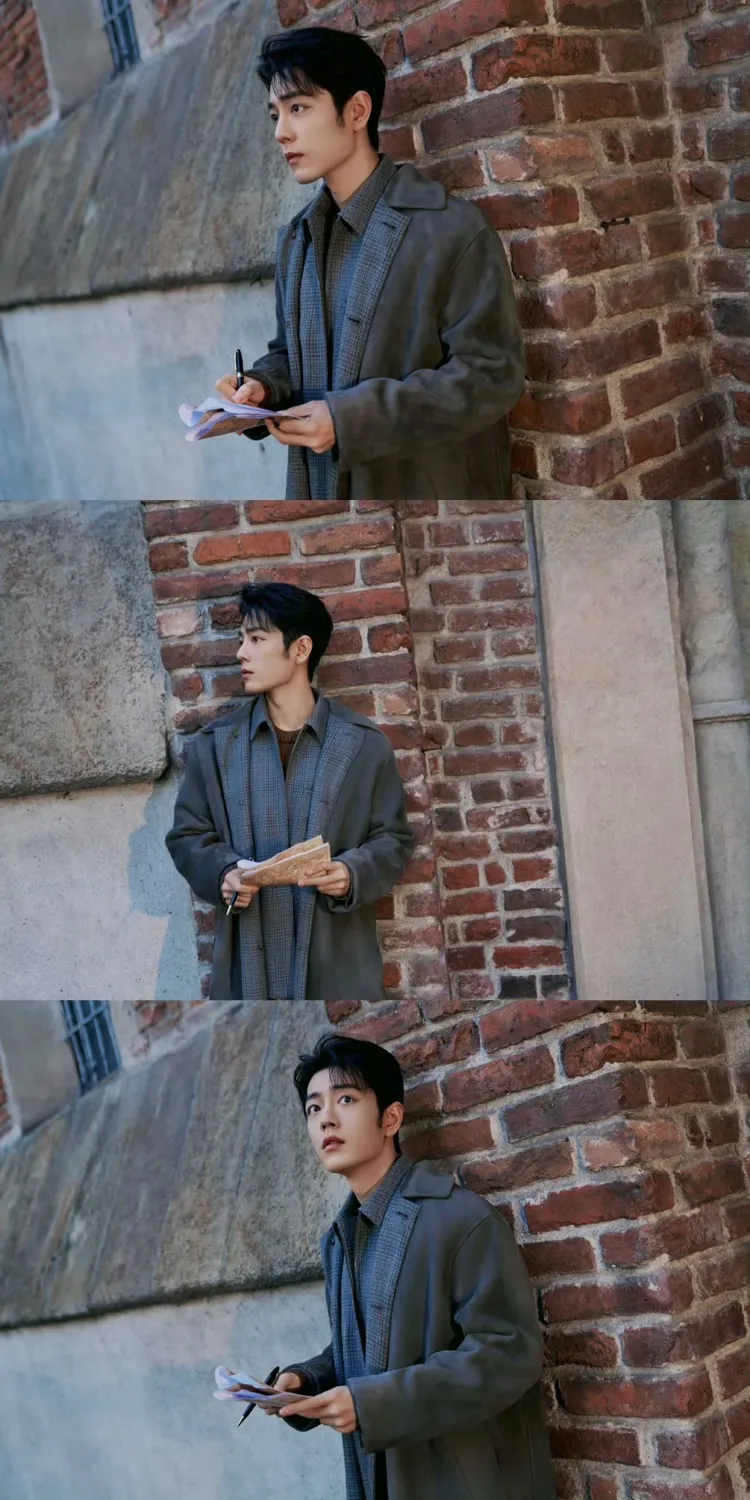 肖戰以灰色大衣穿出義式質感型男樣貌。翻攝肖戰工作室微博