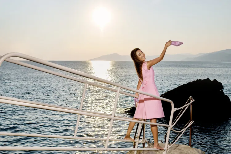 服裝藉由馬卡龍般的清新色系打造出夏日活力。品牌提供