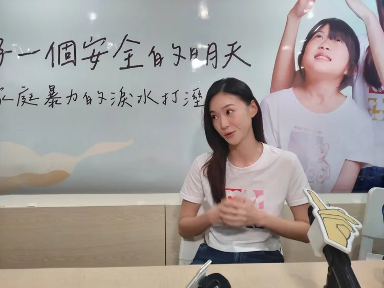 鍾瑶分享兒時目睹家庭暴力。王思穎攝影