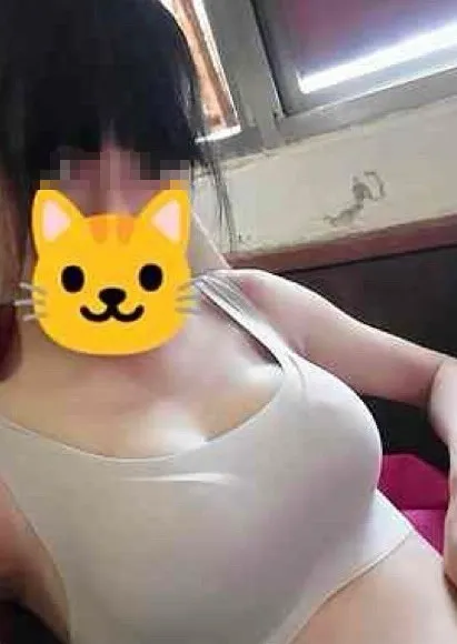 Yuki還自拍性感照。網友提供