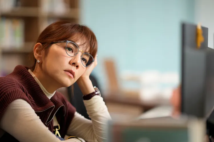 Ella飾演的角色象徵傳統女性的刻板印象。壹壹影業提供