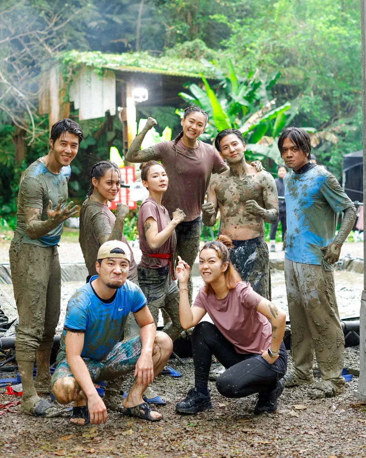 《不在我的世界當勇者》（左起）胡宇威、超認真少年(前)、郭芝吟(吱吱)(後)、林莎、文姿云、李霈瑜(大霈)(前)、楊奇煜、喬瑟夫。公視提供。