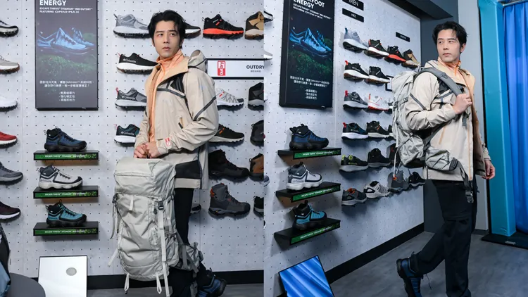 胡宇威示範戶外運動型男造型。品牌提供