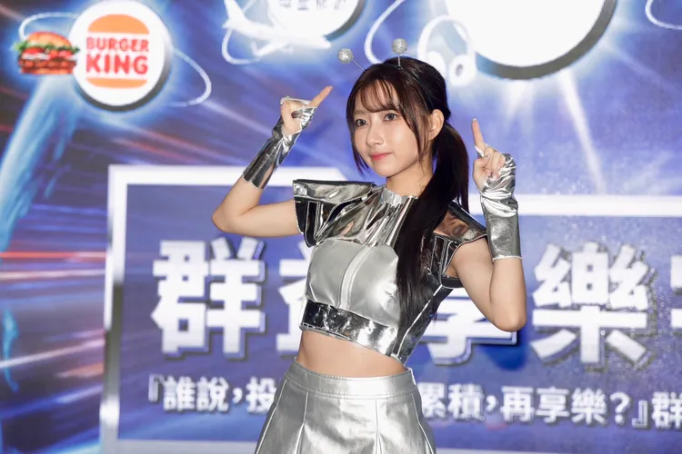 雙胞胎姊姊日前嫁人，一粒說自己先不會結婚。攝影中心攝