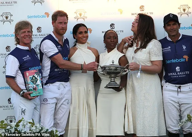 千道卡指出，先前基金會的馬球活動上她被迫讓位給梅根馬可(左三），事後哈利還要求她為梅根辯護，但她拒絕。PA Wire