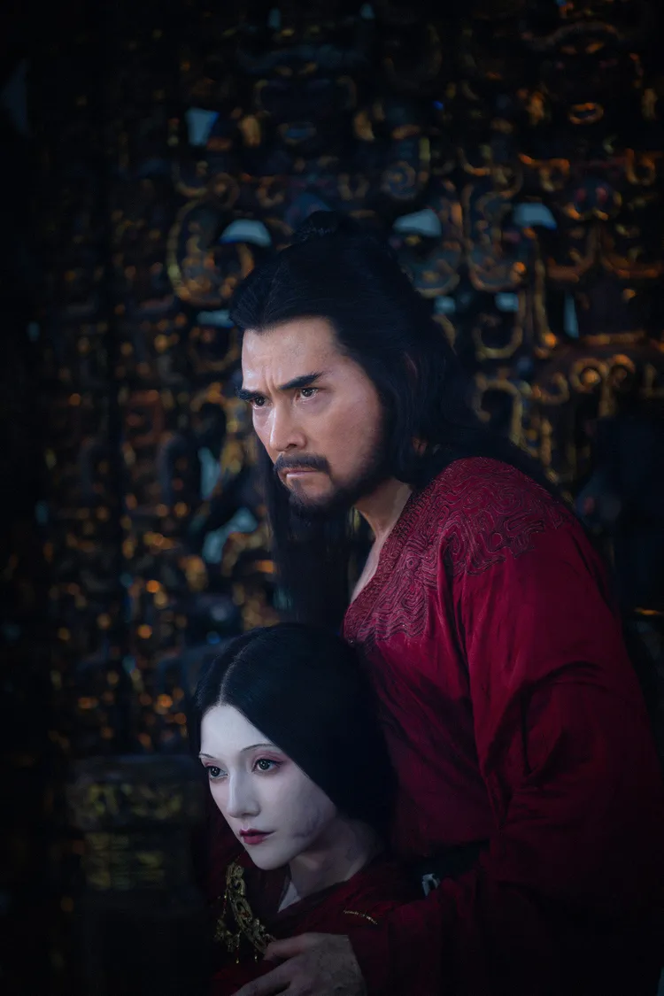 費翔與娜然開拍前經常與導演反覆琢磨劇本，詮釋出不一樣的紂王與妲己。鴻聯國際提供