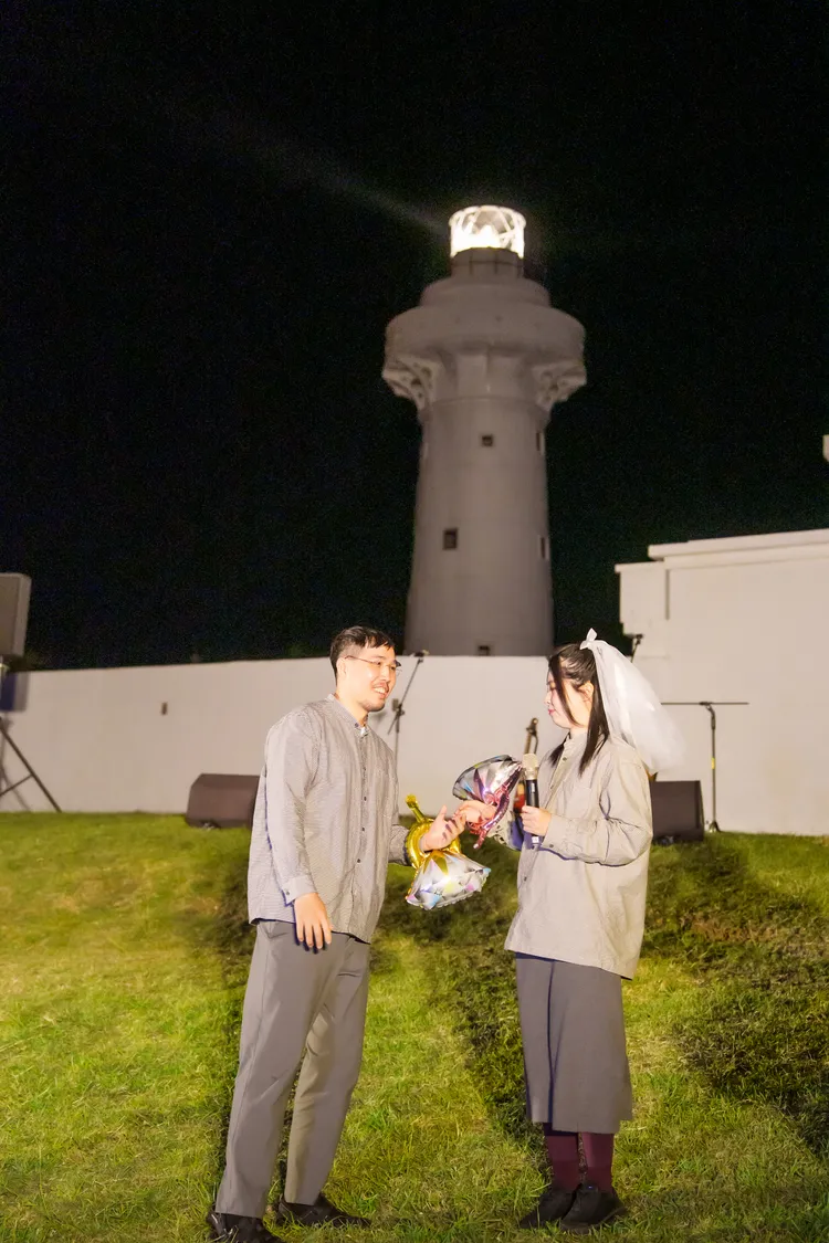 新人在星空下見證愛情。翻攝畫面