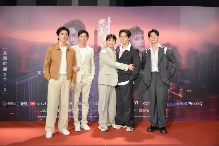 幸卓輝（左起）、林輝煌、紀成澔、葛兆恩、夏和熙出席首映會。三立提供