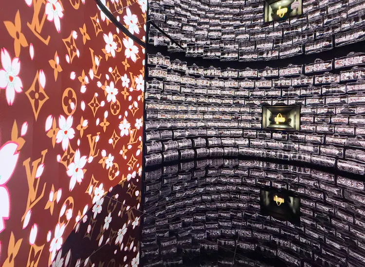 透過科技聲光展示Speedy與Keepall包款的「Collaborations」。S.H.攝