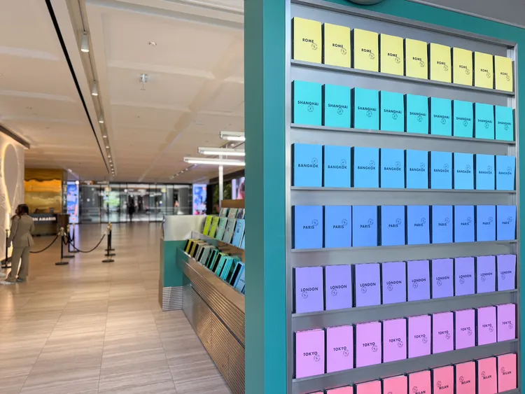 「LV特展《Louis Vuitton Visionary Journeys》」位於概念店的1樓、「Le Café Louis Vuitton」旁。S.H攝