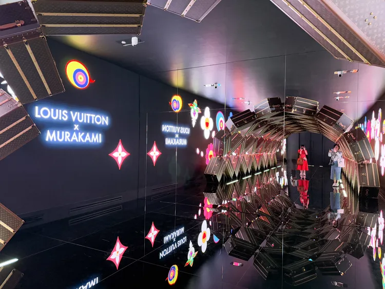 以96個Courrier行李箱搭建而成的沉浸式互動隧道「Trunkscape」。S.H.攝