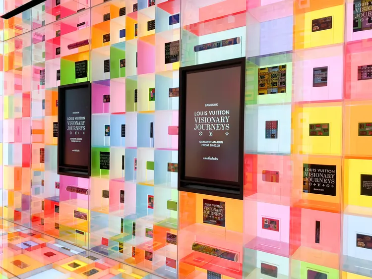 「Souvenirs」參觀者可透過互動隨機獲取1個免費的LV官方紀念品。S.H.攝