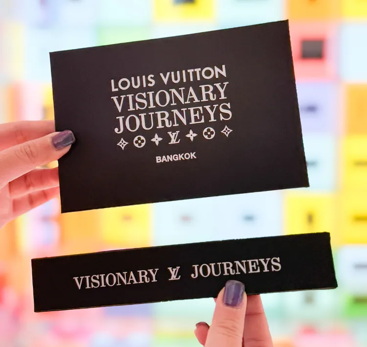 「Souvenirs」參觀者可透過互動隨機獲取1個免費的LV官方紀念品。S.H.攝