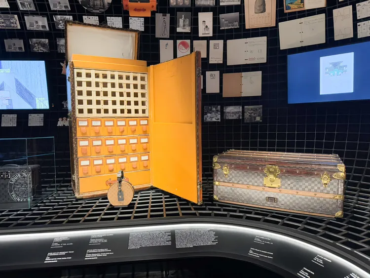 展示品牌發展歷程文件等的「Origins」。S.H.攝