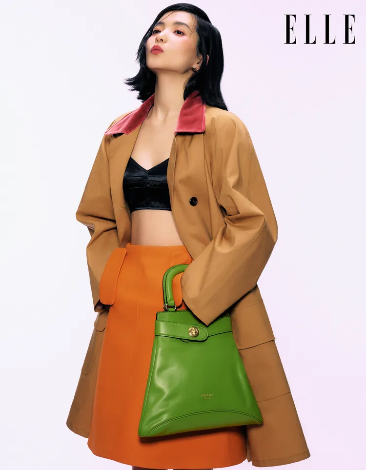 金泰梨大膽嘗試各種亮色系服裝。《ELLE》國際中文版提供