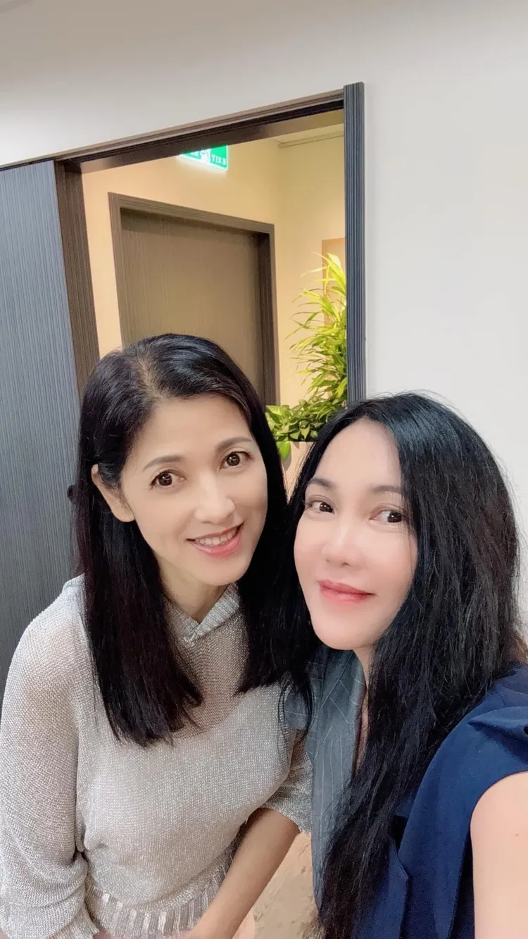 陳明真（左）身形明顯暴瘦。翻攝《陳明真》粉專