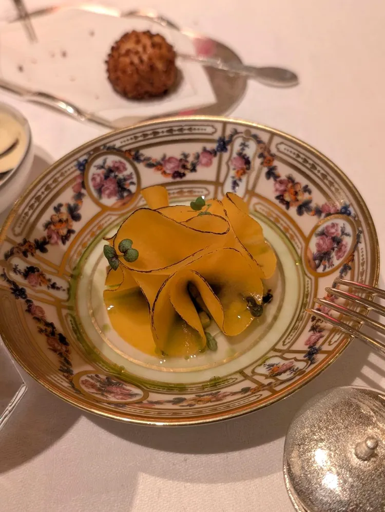 主廚餐廳Jean Imbert Plaza Athenee的餐點。業者提供