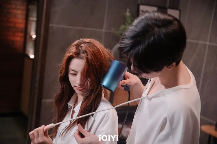 張凌赫（右）與徐若晗有許多名場面。iQIYI愛奇藝國際版提供 