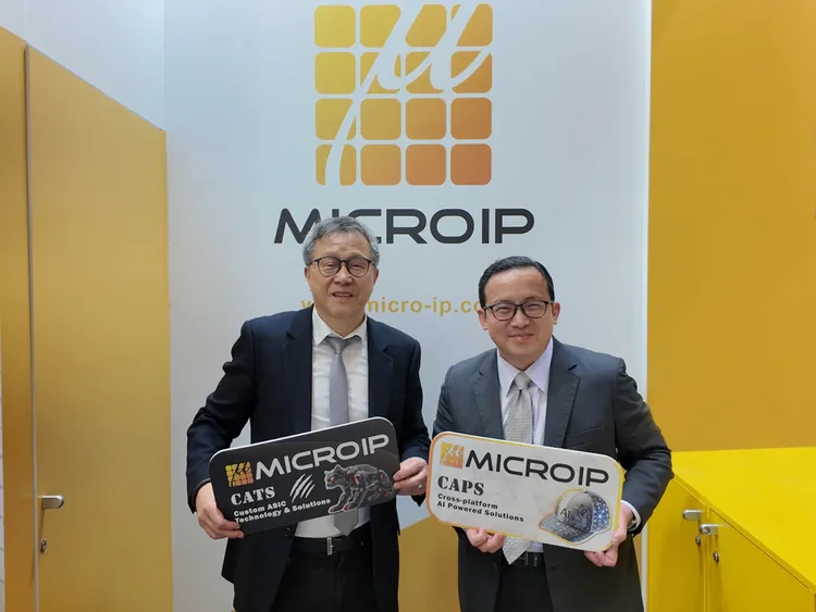 擷發科技於EW2025展會成功拓展國際合作，共同推動AI技術落地應用，圖左至右為台灣駐德國代表謝志偉、擷發科技董事長楊健盟。擷發科技提供