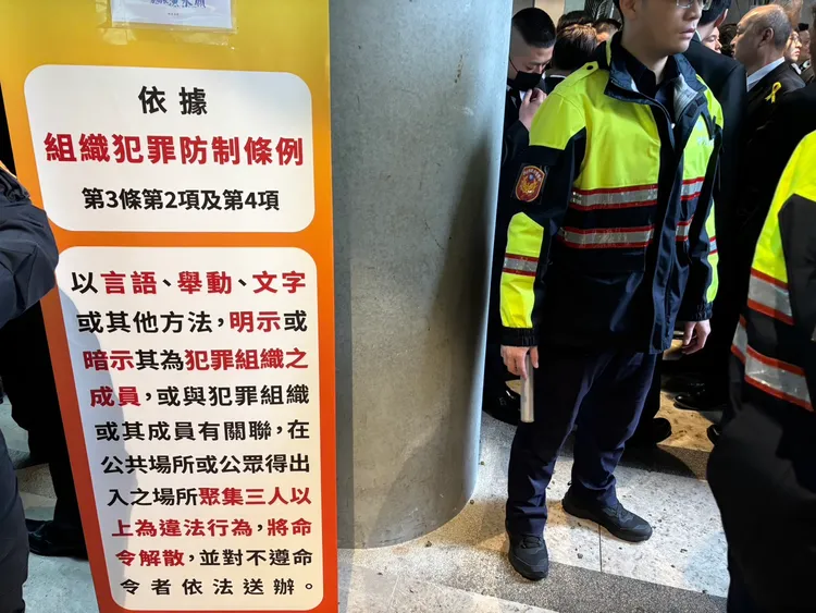 警方於現場告示。江孟謙攝