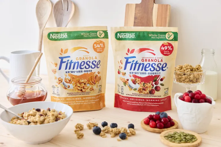 「雀巢纖怡全穀脆」有蔓越莓南瓜子和蜂蜜燕麥兩種口味。業者提供