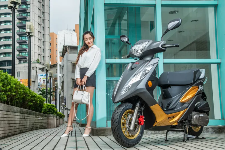 BON125主打流線設計與安全性能，適合上班族及都會通勤使用。業者提供