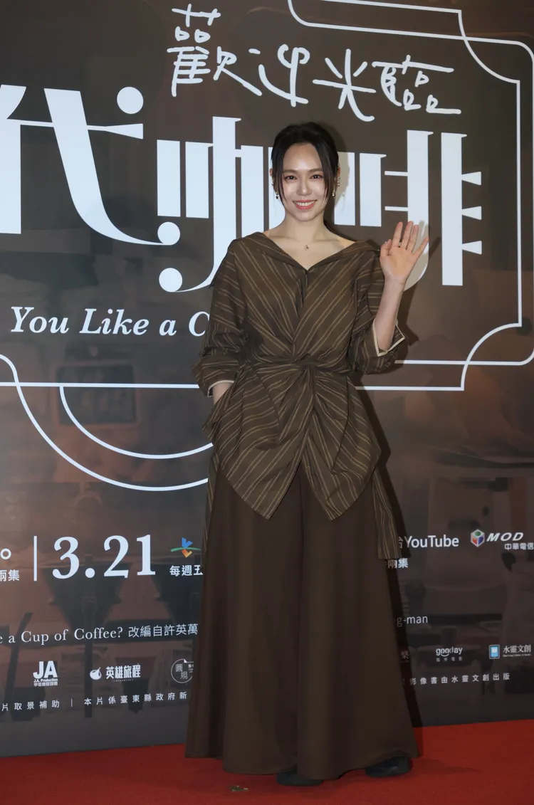 夏于喬今出席記者會腳傷還沒痊癒。攝影中心攝