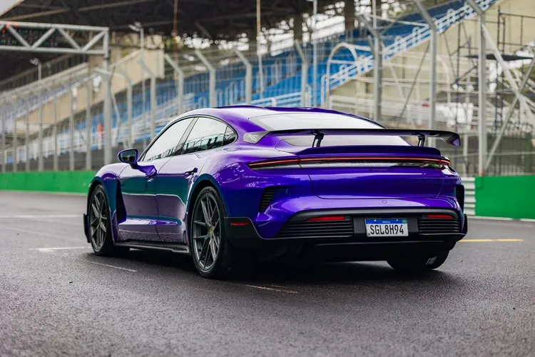 Porsche Taycan Turbo GT搭載更強大的後軸脈衝逆變器，並採用碳化矽半導體技術，使峰值輸出超過1100PS。原廠照片