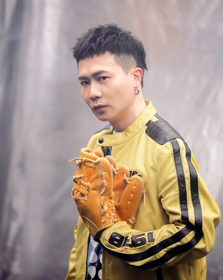 蕭秉治為中信兄弟打造熱血沸騰的年度歌曲《進化》。圖／相信音樂提供