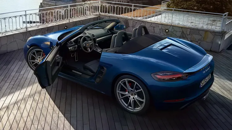 現行燃油版718車系已經因歐盟去年上路的新法規而無法在歐洲銷售，並將於2025年中全面停產。原廠照片