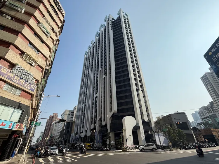 三多商圈近期新案成交已開始邁向單坪45萬元！葉家銘攝