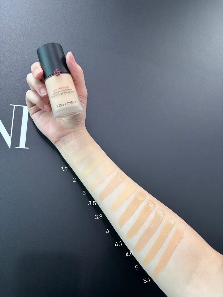 Armani高訂完美絲絨水慕斯PRO共有10色選。品牌提供
