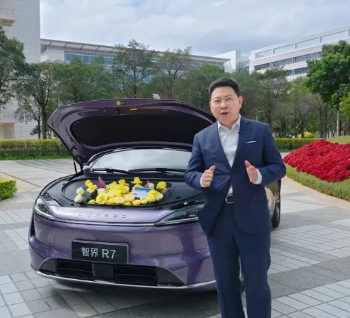 余承東「玫瑰車」影片推銷車款意味濃厚。翻攝余承東微博