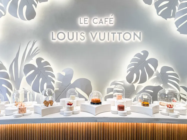 除了用餐空間，咖啡廳也展示了了許多精緻的甜點、餅乾，精緻舒適的空間殺了不少手機記憶體。S.H攝