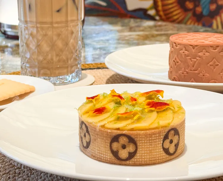 店內蛋糕平均售價約550泰銖，每一款都相當有特色。S.H.攝